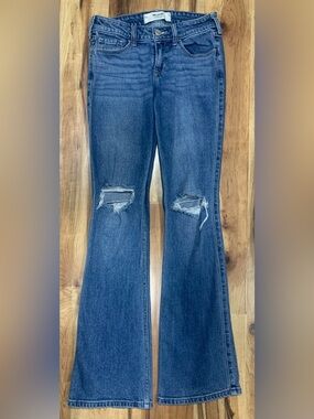 Hollister Low Rise Boot Jeans Medium Wash Denim Size 0 Long Distressed Pockets